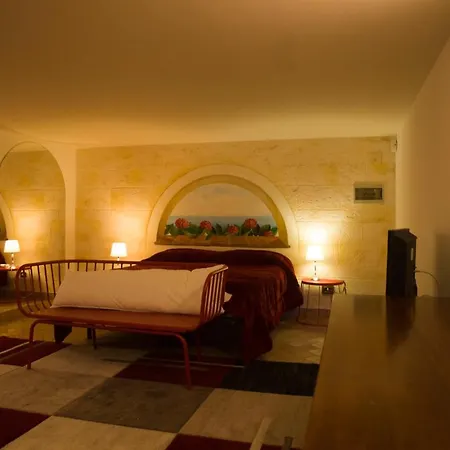 Raciti Palace * Ачиреале