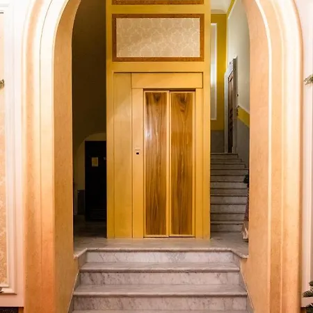 Raciti Palace * Ачиреале
