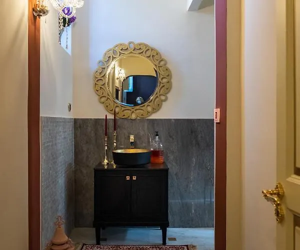 Raciti Palace Apartment